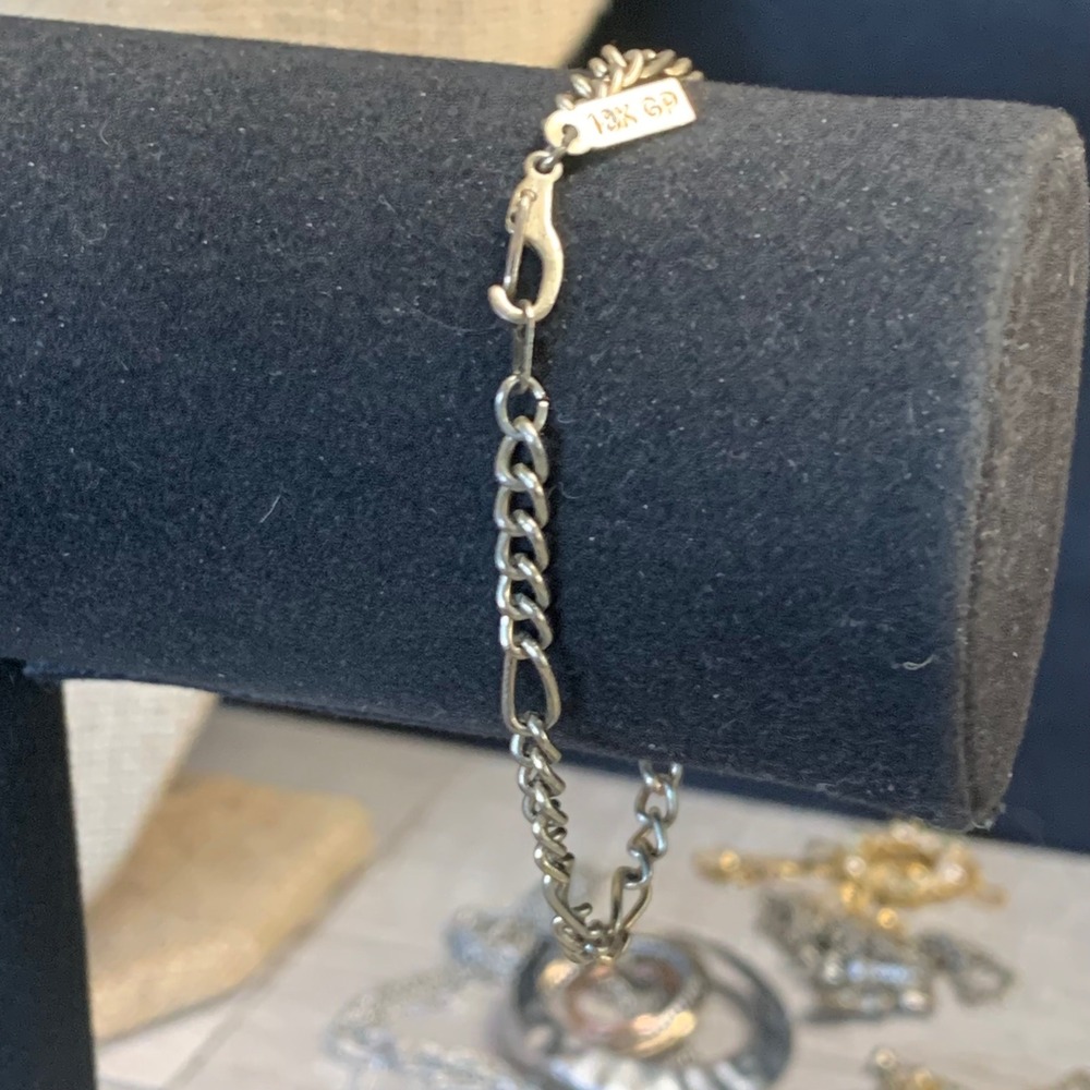 Vintage 18K GP Figaro Chain Bracelet Gold Plated 7.25 Inch Lobster Clasp 5288